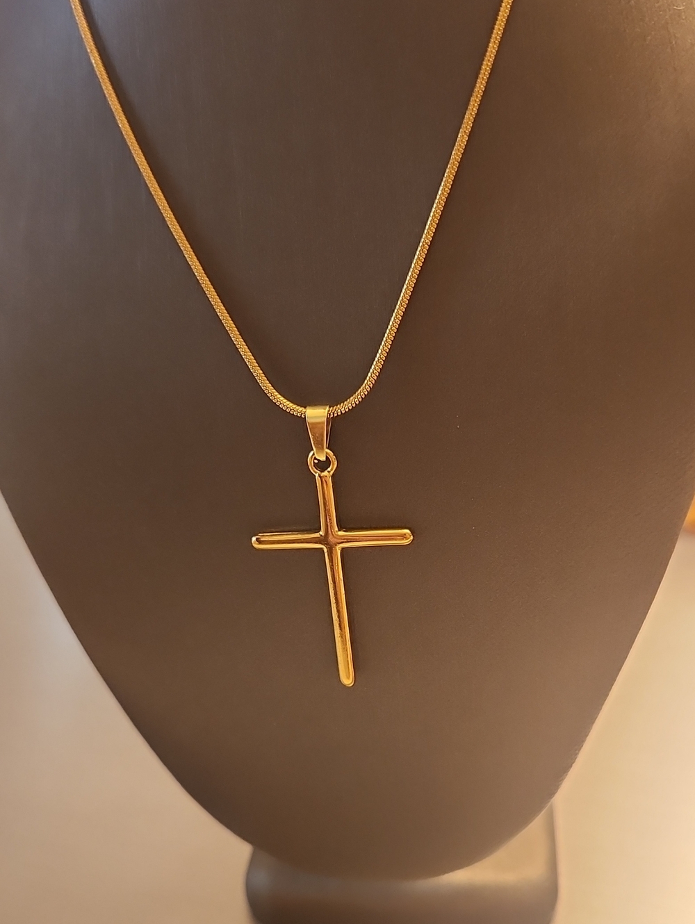 Elegant Gold Cross Pendant Necklace - Unisex Jewelry